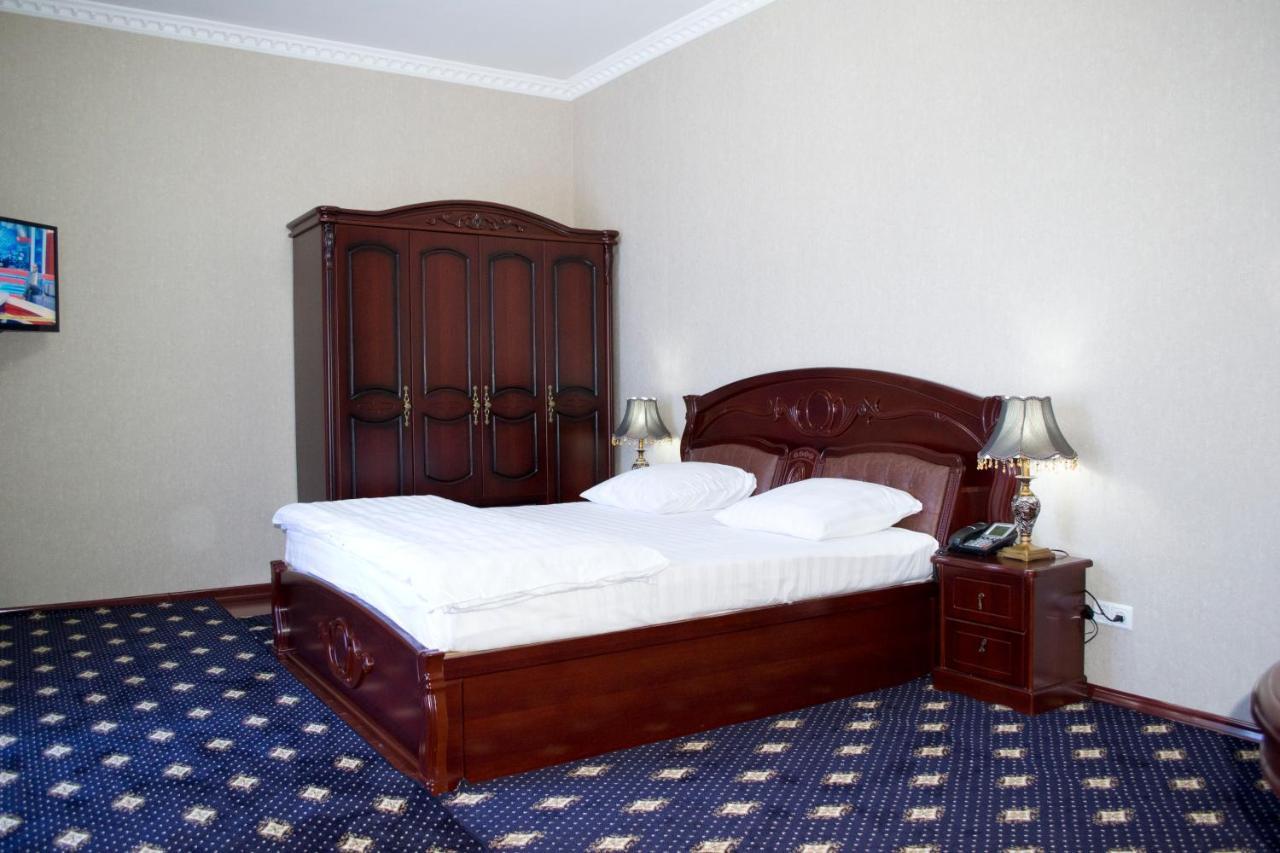 Bokhtariyon Hotel Qurghonteppa Bagian luar foto