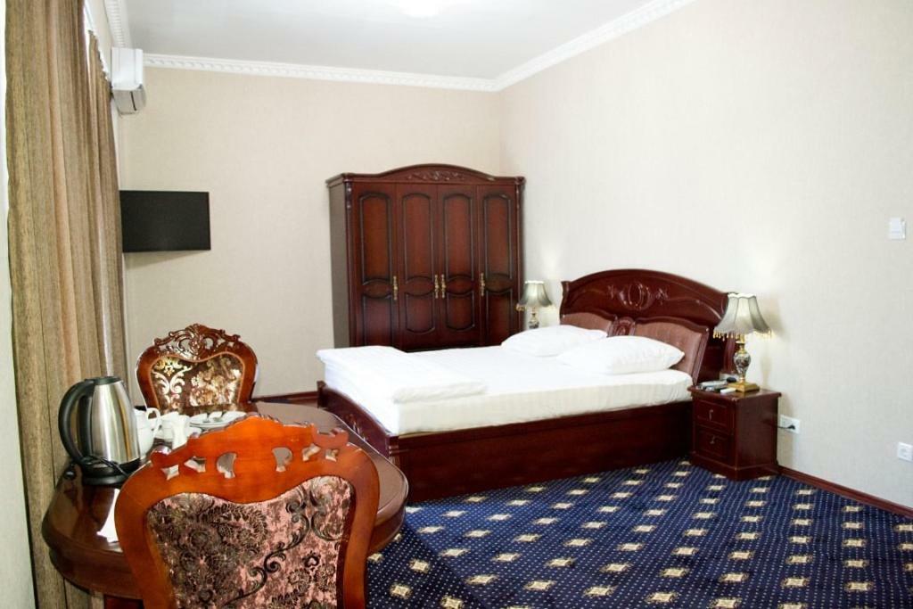 Bokhtariyon Hotel Qurghonteppa Bagian luar foto
