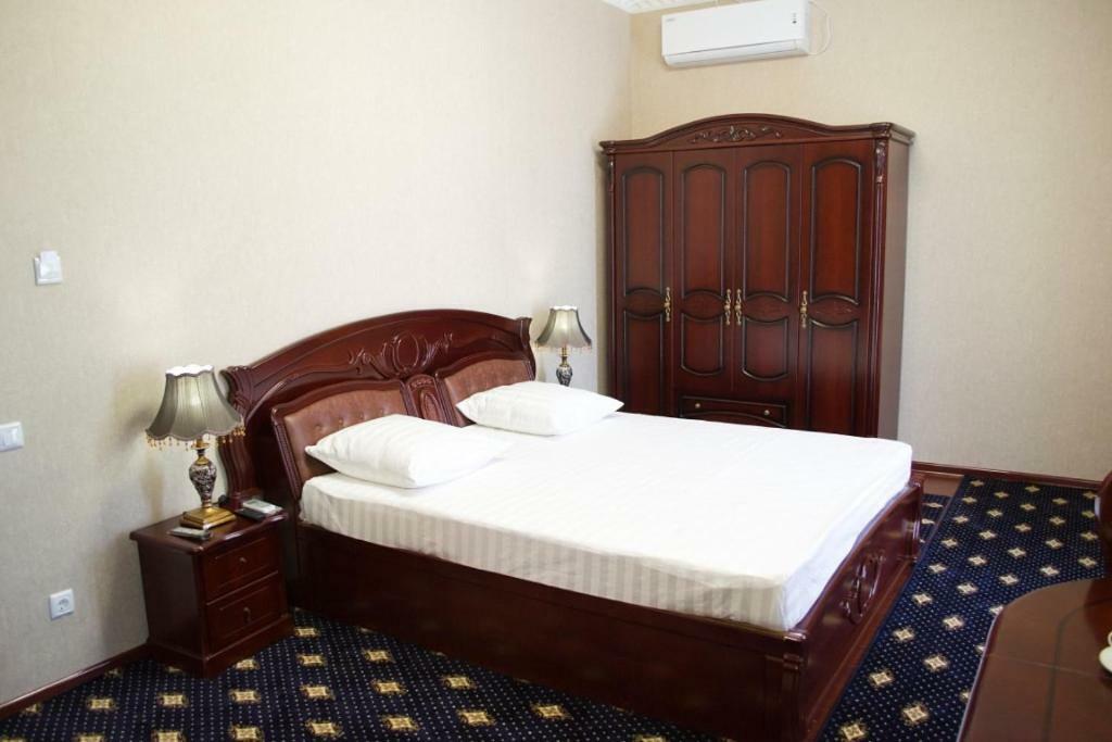 Bokhtariyon Hotel Qurghonteppa Bagian luar foto